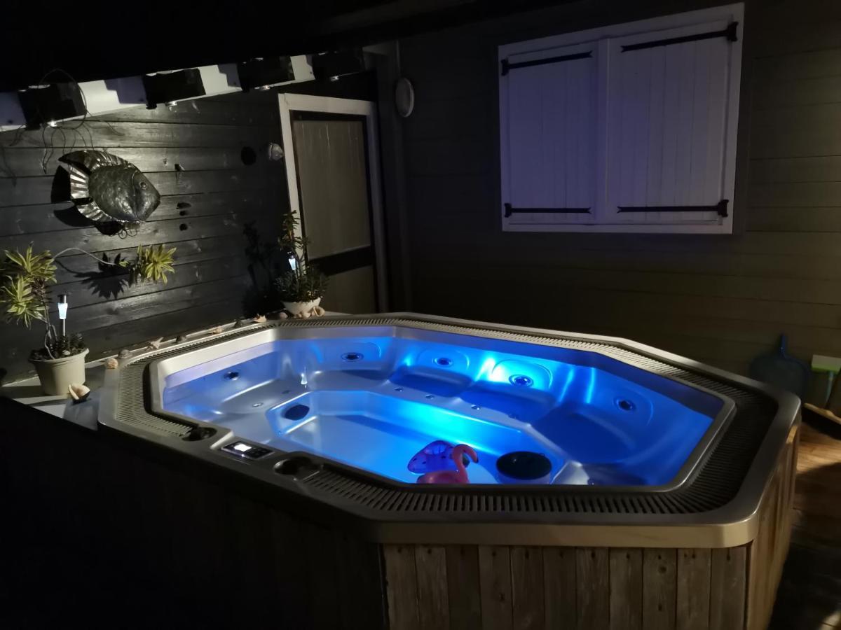 Bungalow La Perle - Jacuzzi - Piscine Сен-Франсуа Экстерьер фото